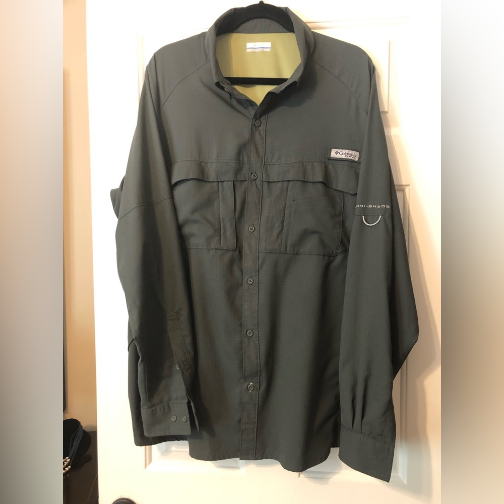 Mens Columbia performance button down shirt